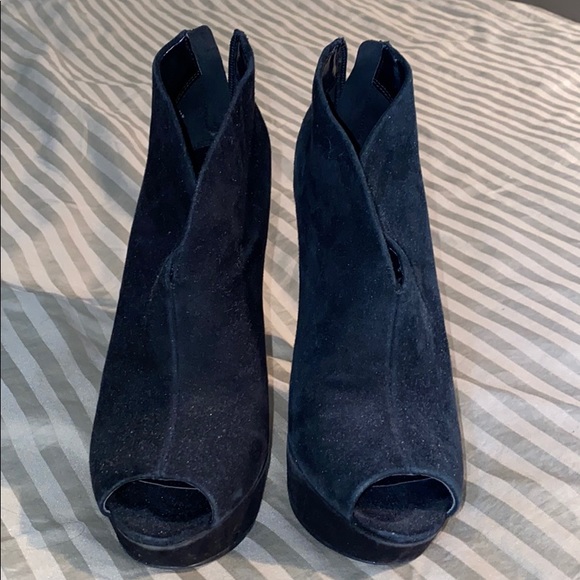 Nine West black heeled hotties. Size 6M - Picture 2 of 3